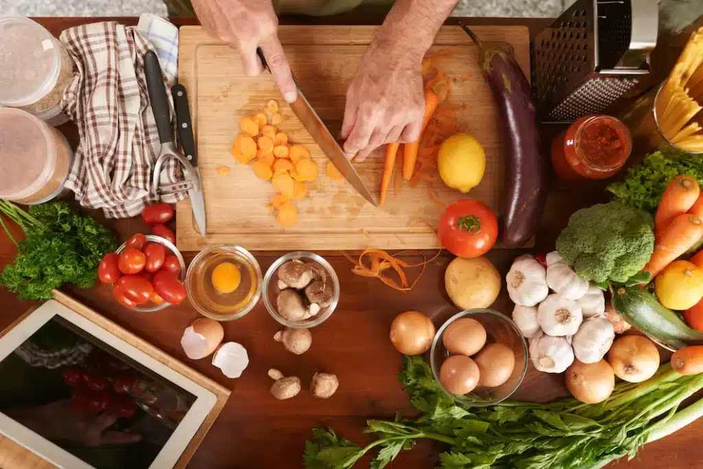 Preparando refeição saudável - Alimentação saudável infantil