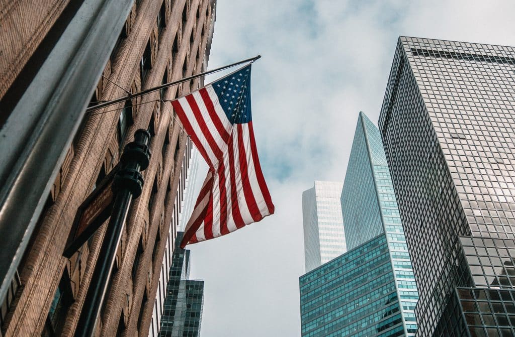 Bandeira dos Estados Unidos (- Salário mínimo nos Estados Unidos